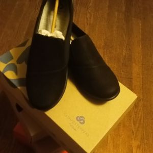 NWT Clarks Cloudsteppers Women's 11, in box w/all original packaging. Never worn